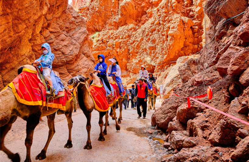 Xinjiang: Canyon de Tianshan atrai turistas em Kuche