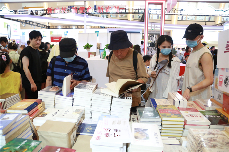 Feira do Livro de Shanghai 2024 arranca com quase 30 mil livros em exposição