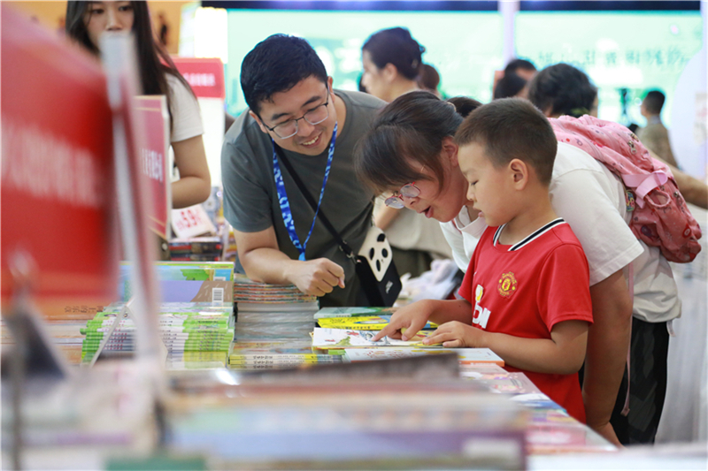 Feira do Livro de Shanghai 2024 arranca com quase 30 mil livros em exposição