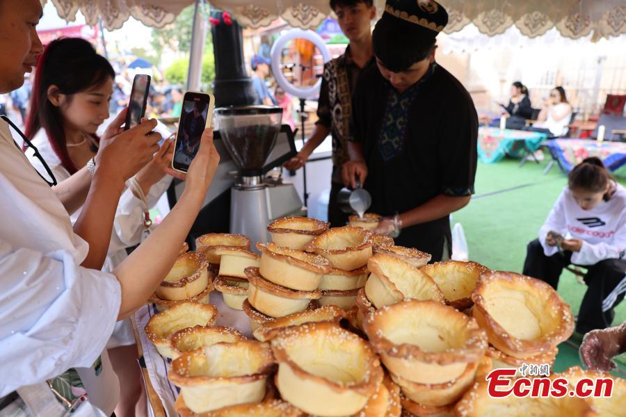 Combinação criativa de 'Café em Nang' atrai visitantes em Xinjiang