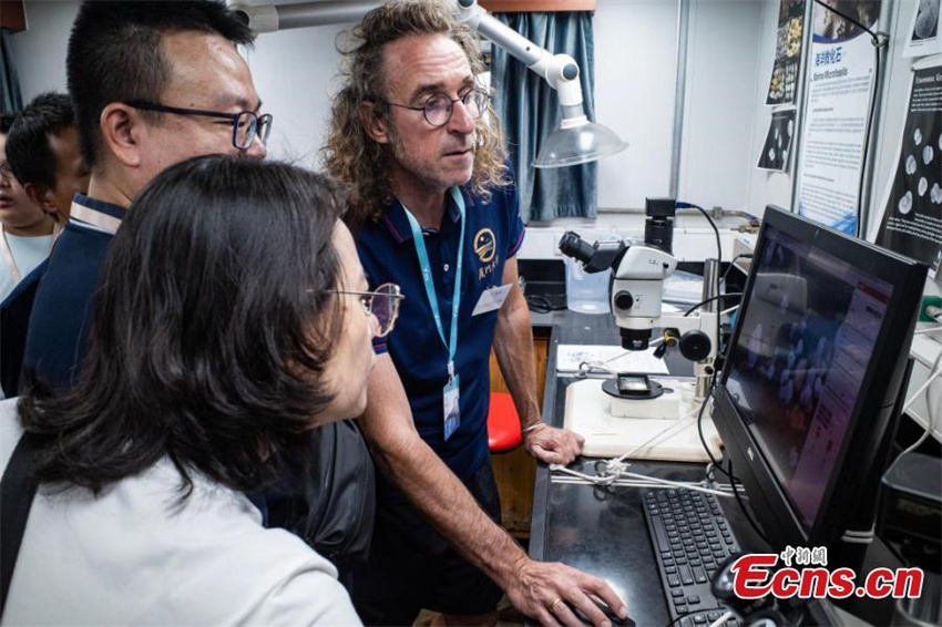 Navio de pesquisa científica da Universidade de Xiamen visita Hong Kong