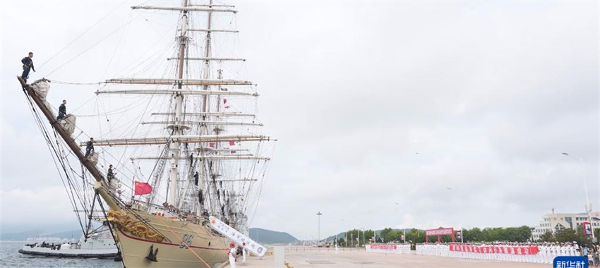 Primeiro navio de treinamento da marinha chinesa parte para viagem oceânica e visita a vários países