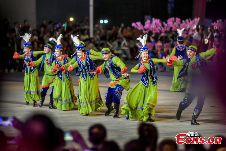 Xinjiang lança a primeira temporada de arte folclórica