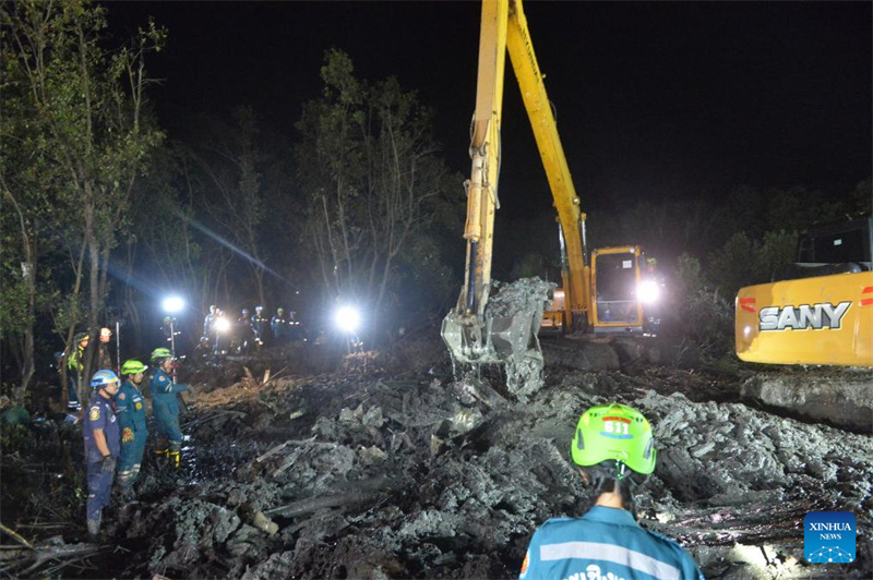 Queda de avião na Tailândia deixa cinco chineses mortos