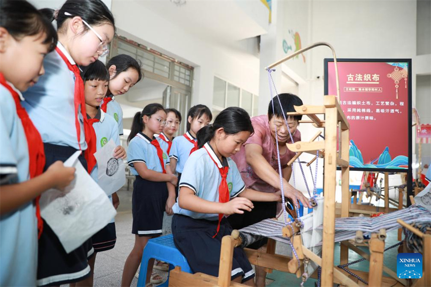 Galeria: escolas em toda a China realizam atividades para iniciar novo semestre letivo