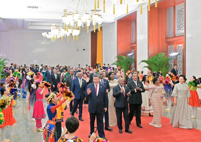 Xi Jinping oferece banquete de boas-vindas a convidados participantes da cúpula do FOCAC