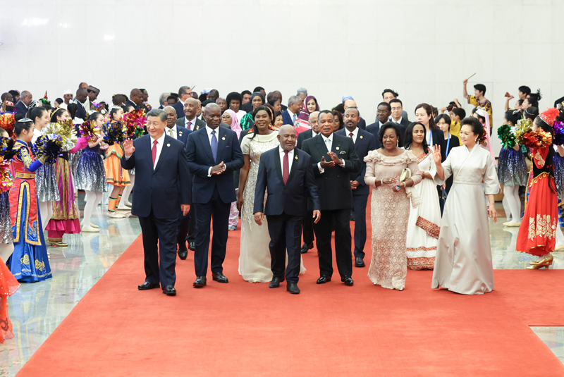 Xi Jinping oferece banquete de boas-vindas a convidados participantes da cúpula do FOCAC