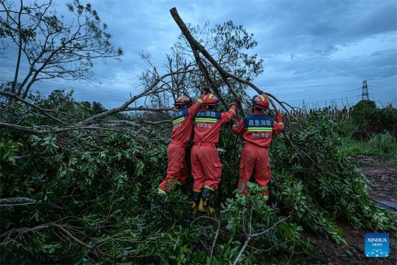 Hainan na China retoma gradualmente o tráfego aéreo e marítimo após supertufão Yagi