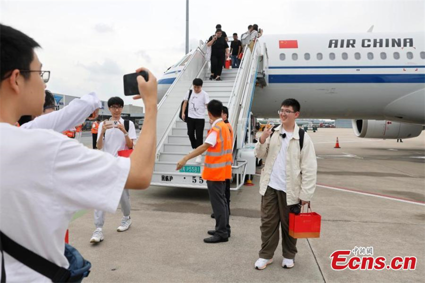 Primeiro avião C919 da Air China faz voo inaugural