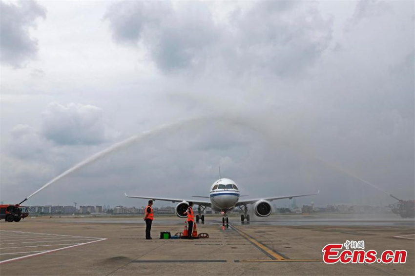 Primeiro avião C919 da Air China faz voo inaugural