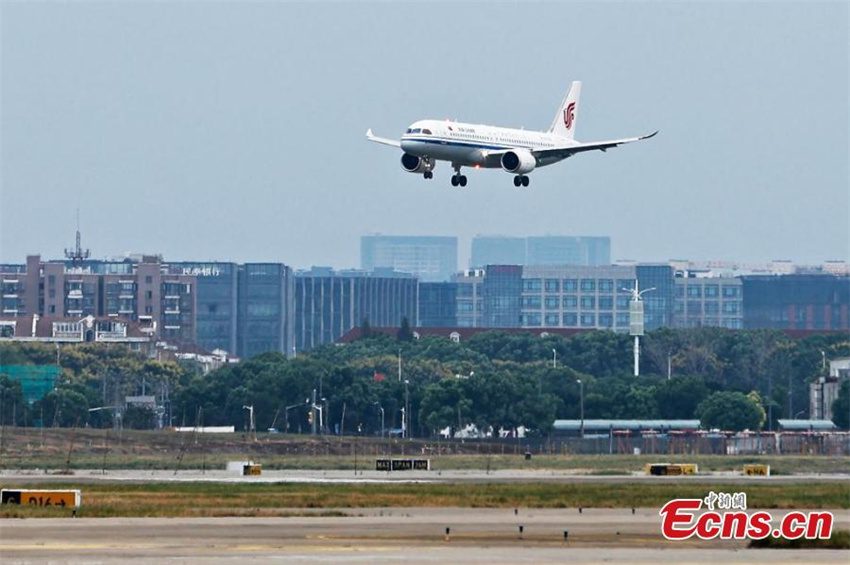 Primeiro avião C919 da Air China faz voo inaugural