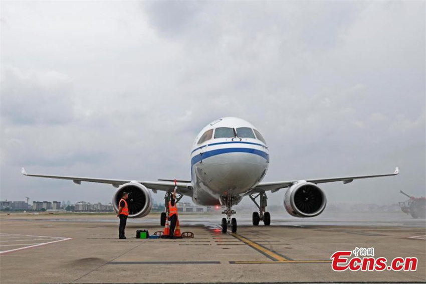 Primeiro avião C919 da Air China faz voo inaugural