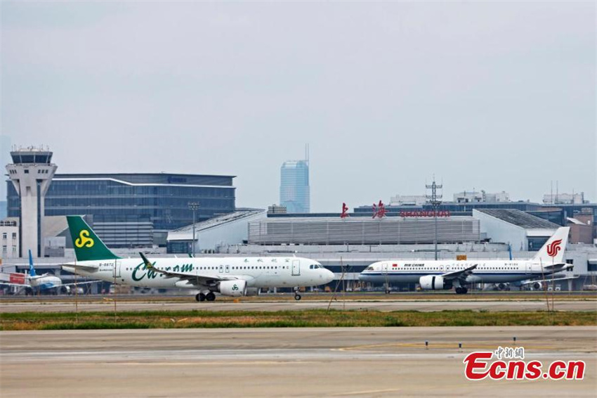 Primeiro avião C919 da Air China faz voo inaugural