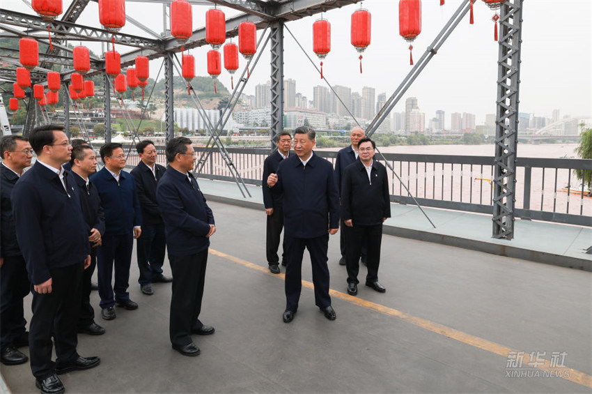 Xi Jinping inspeciona Lanzhou na Província de Gansu, no noroeste da China