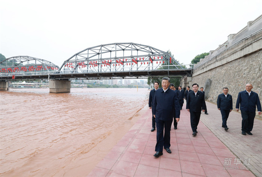 Xi Jinping inspeciona Lanzhou na Província de Gansu, no noroeste da China