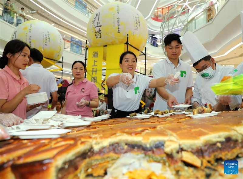 Chineses desfrutam de feriado de 3 dias para celebrar o Festival do Meio Outono