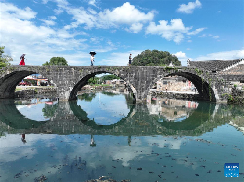 Chineses desfrutam de feriado de 3 dias para celebrar o Festival do Meio Outono