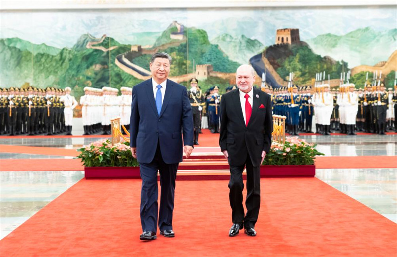 Xi Jinping conversa com rei da Malásia