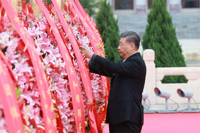 Xi Jinping homenageia heróis falecidos no Dia dos Mártires