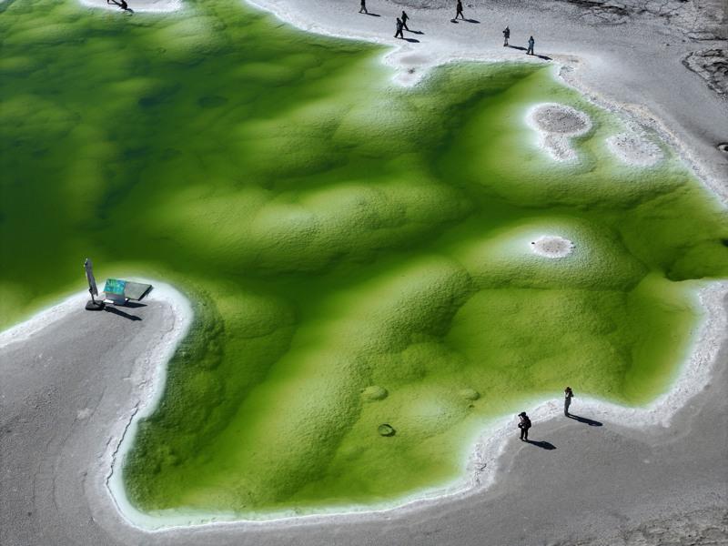 Lago Esmeralda em Qinghai atrai turistas