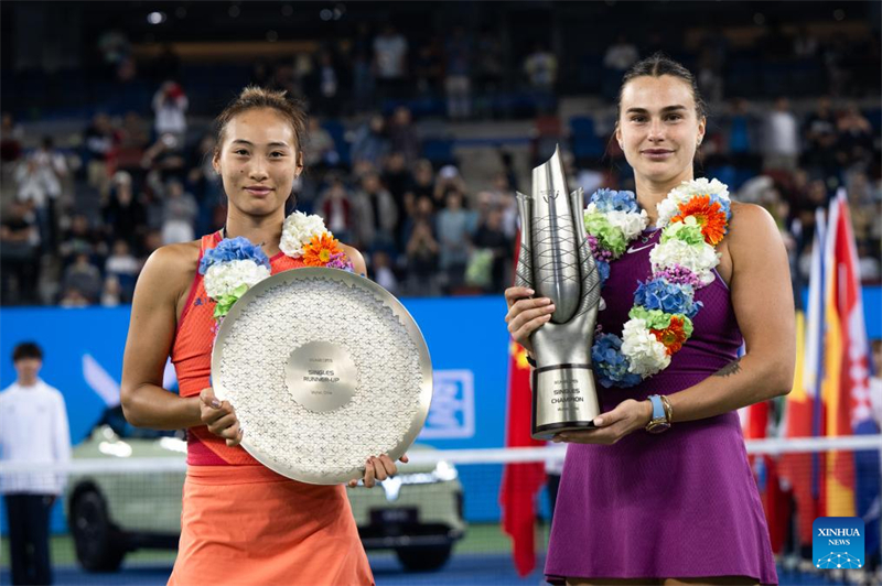 Aryna Sabalenka derrota Zheng Qinwen, vencendo Wuhan Open