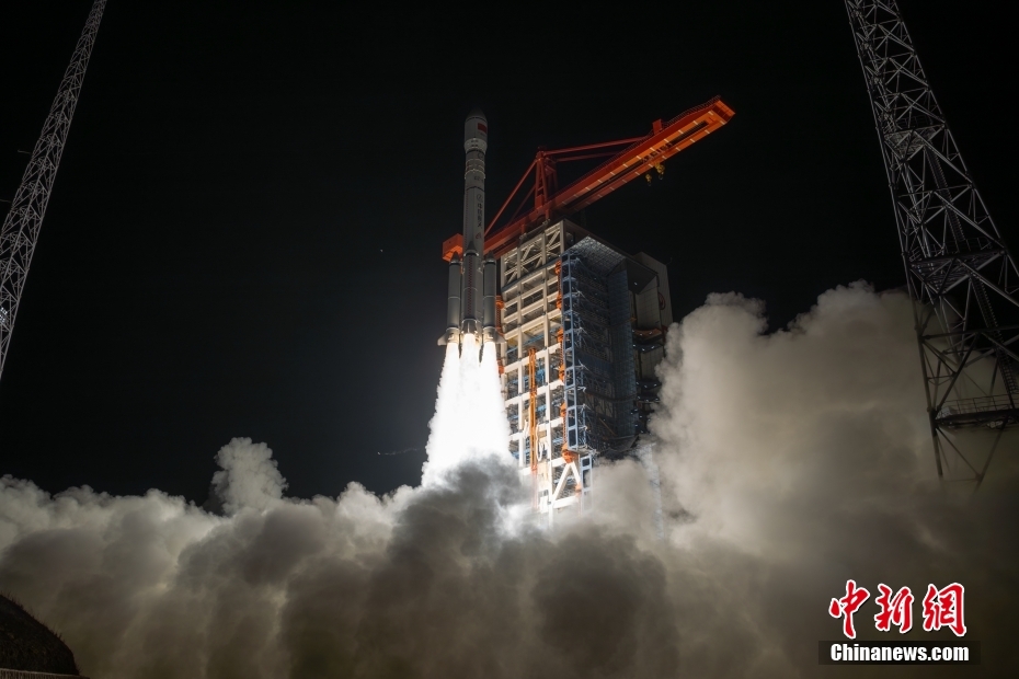 China lança com sucesso novo grupo de satélites