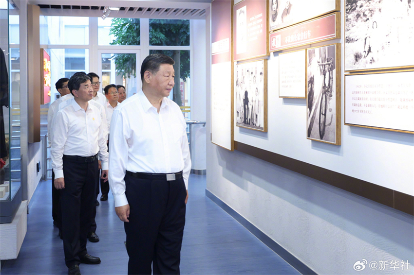 Xi Jinping visita salão memorial de Gu Wenchang