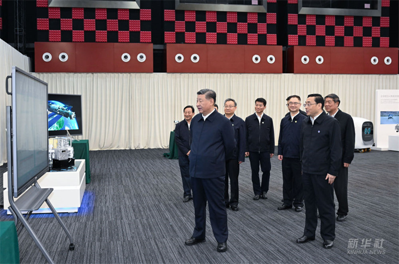 Xi Jinping destaca importância da ciência e tecnologia no avanço da modernização chinesa