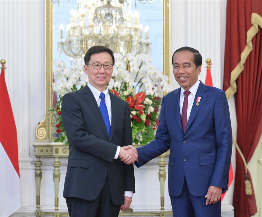 Vice-presidente chinês participa da posse do presidente indonésio e visita a Indonésia