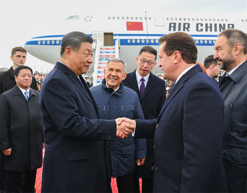 Xi Jinping chega a Kazan para Cúpula do BRICS