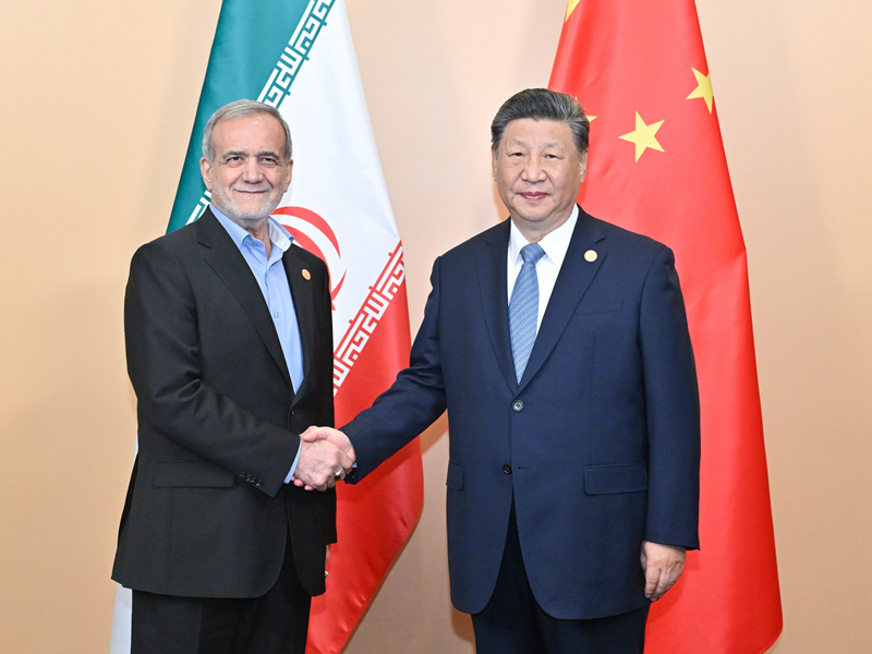 Xi Jinping reúne-se com presidente iraniano, Masoud Pezeshkian