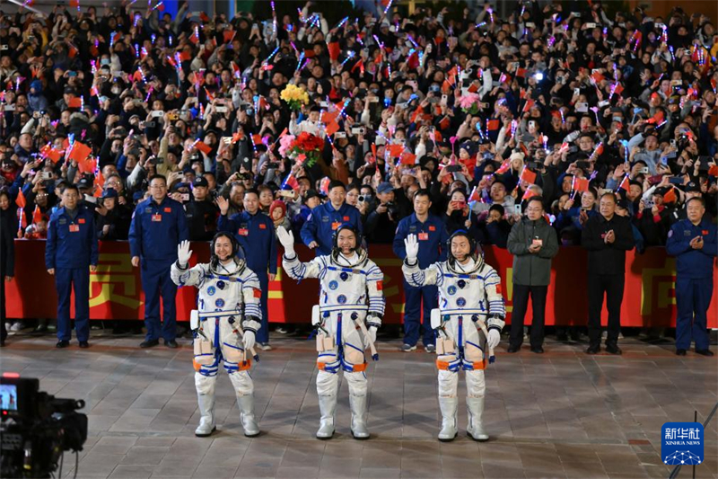 Realizada cerimônia de despedida para astronautas chineses da missão Shenzhou-19