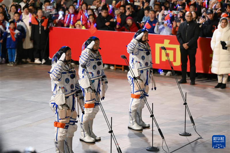 Realizada cerimônia de despedida para astronautas chineses da missão Shenzhou-19