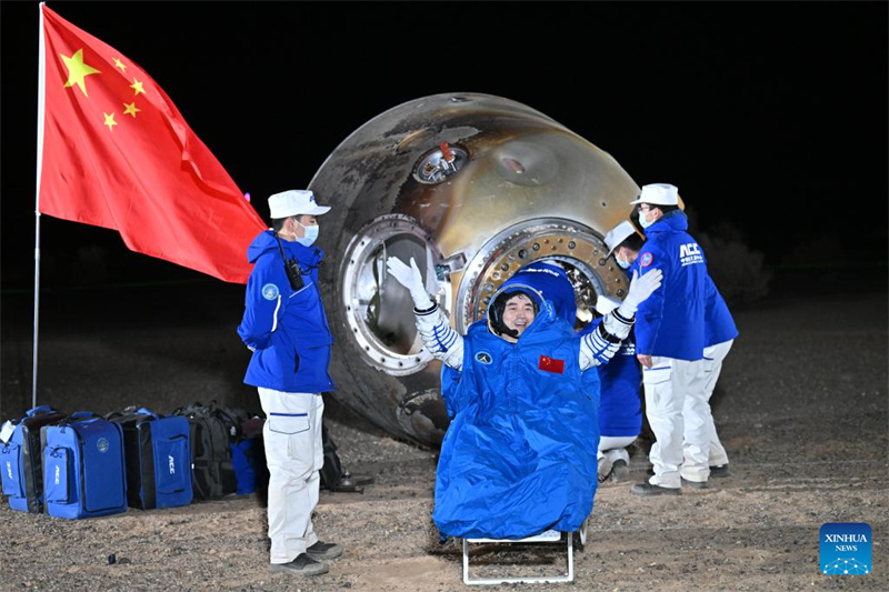 Shenzhou-18: astronautas chineses regressam à Terra em segurança