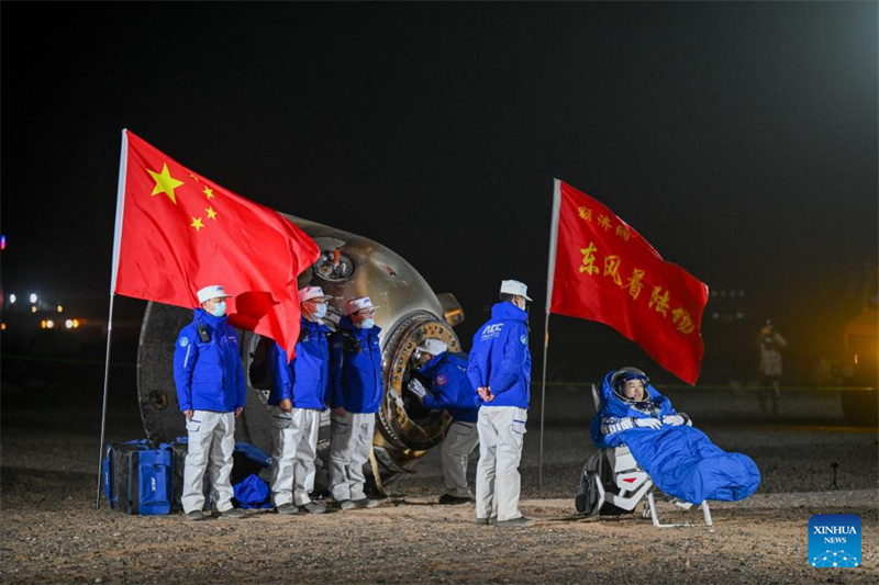 Shenzhou-18: astronautas chineses regressam à Terra em segurança