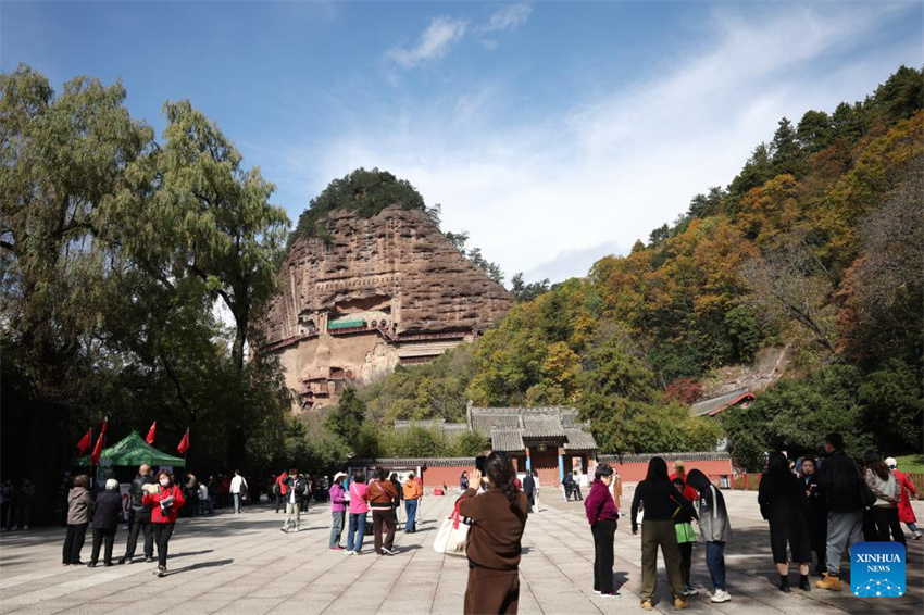 Trabalho de proteção e restauração realizado nas Grutas da Montanha Maiji no noroeste da China