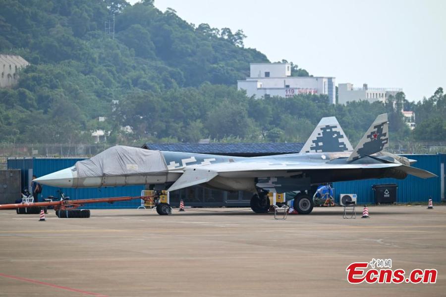 Aeronaves militares prontas para serem apresentadas no Airshow China