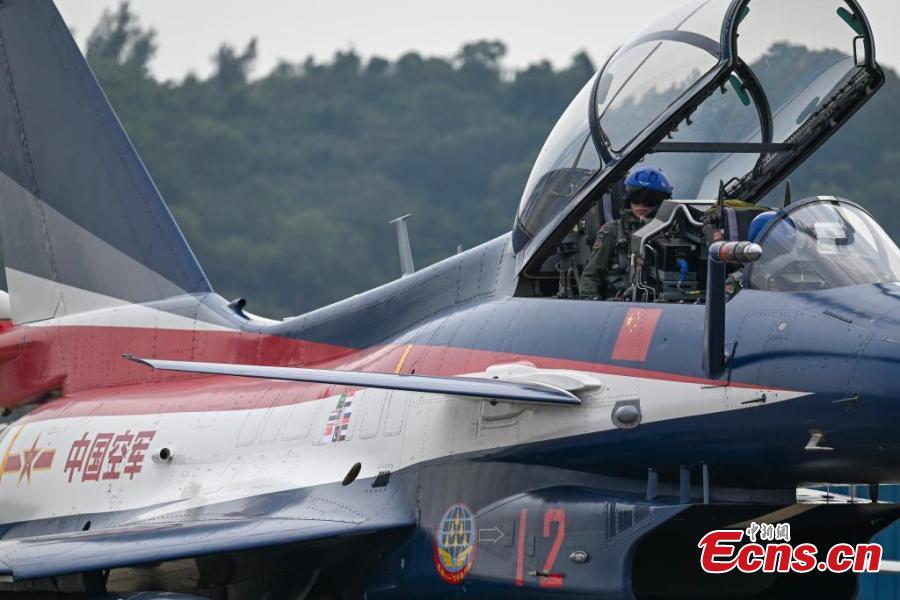 Aeronaves militares prontas para serem apresentadas no Airshow China