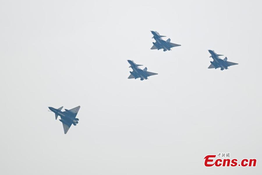 Aeronaves militares prontas para serem apresentadas no Airshow China