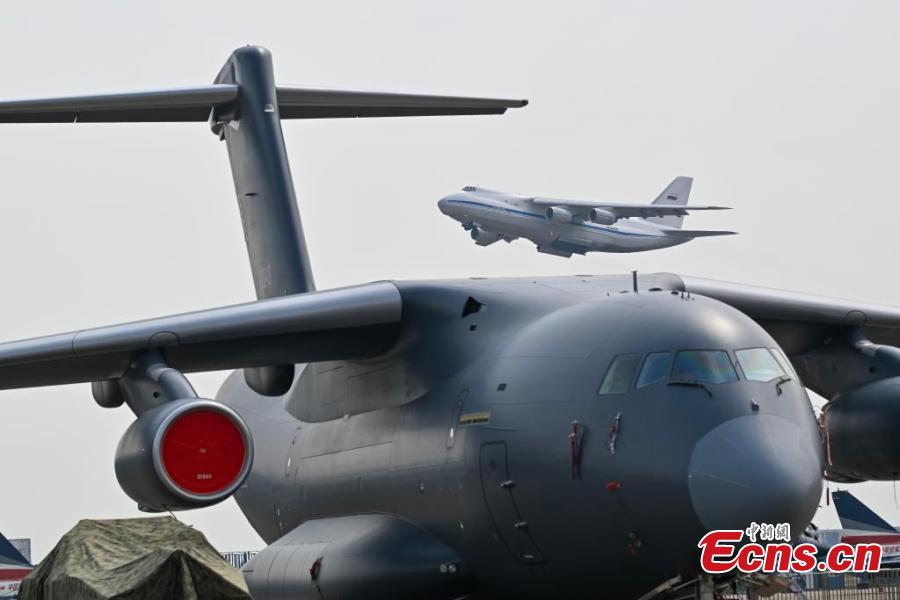 Aeronaves militares prontas para serem apresentadas no Airshow China