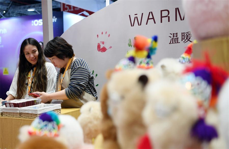 Brinquedos peruanos encantam consumidores chineses na 7ª CIIE