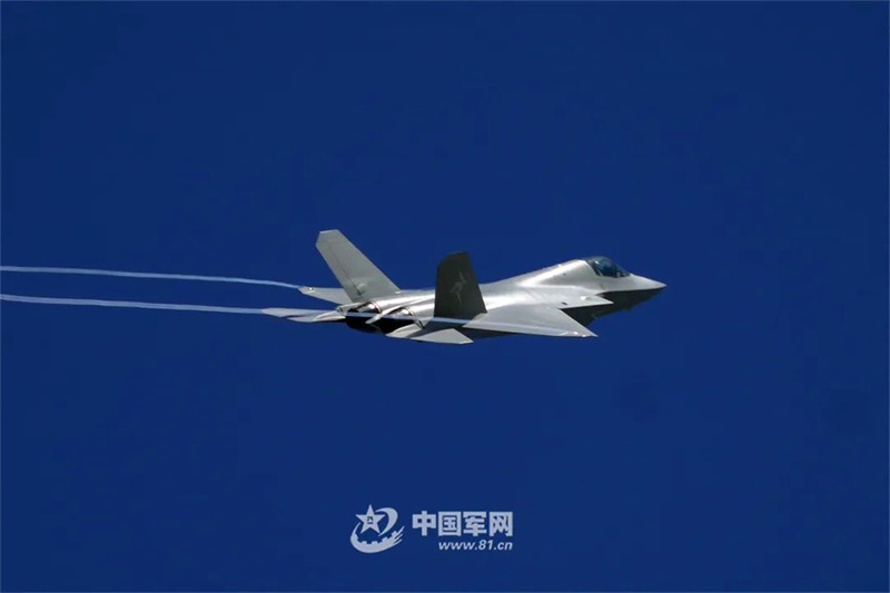 Caça furtivo da China J-35A realiza voo de demostração no Airshow China 2024