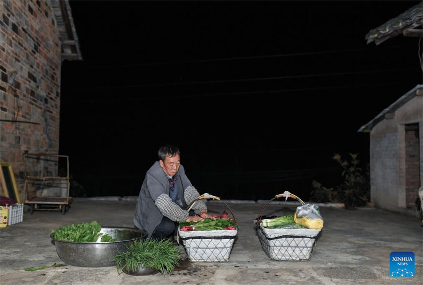 Linha especial de ônibus ajuda moradores a vender produtos agrícolas em Guizhou