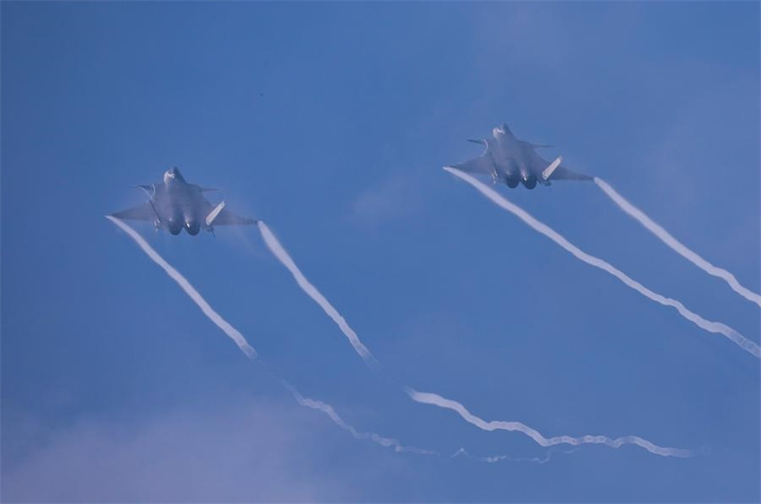 Zhuhai: caças furtivos da China e da Rússia encenam apresentação durante o Airshow China