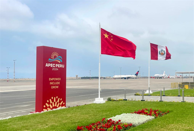 Xi Jinping chega a Lima para visita de Estado ao Peru e reunião da APEC