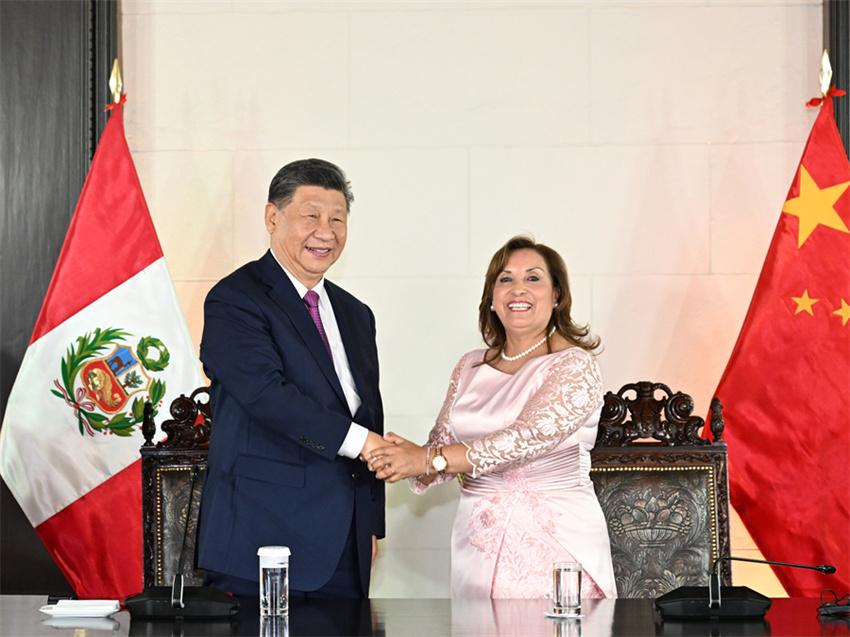 Xi Jinping e presidente peruana Boluarte participam da cerimônia de inauguração do Porto de Chancay via videoconferênia