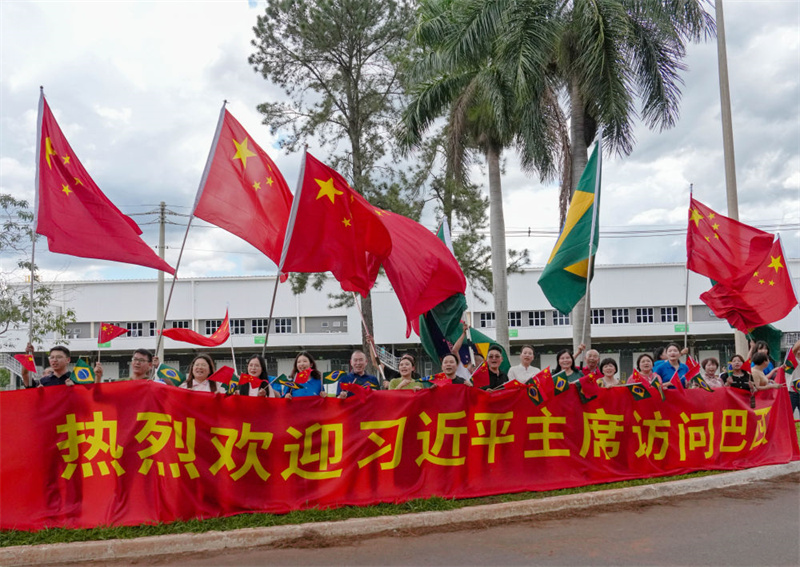 Xi Jinping chega a Brasília para visita de Estado ao Brasil