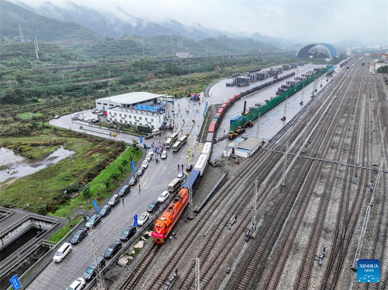 China Railway lança teste de transporte ferroviário para baterias de veículos elétricos