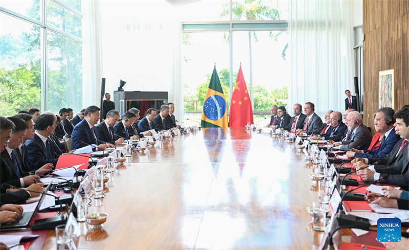 China e Brasil decidem elevar laços na reunião entre Xi Jinping e Lula
