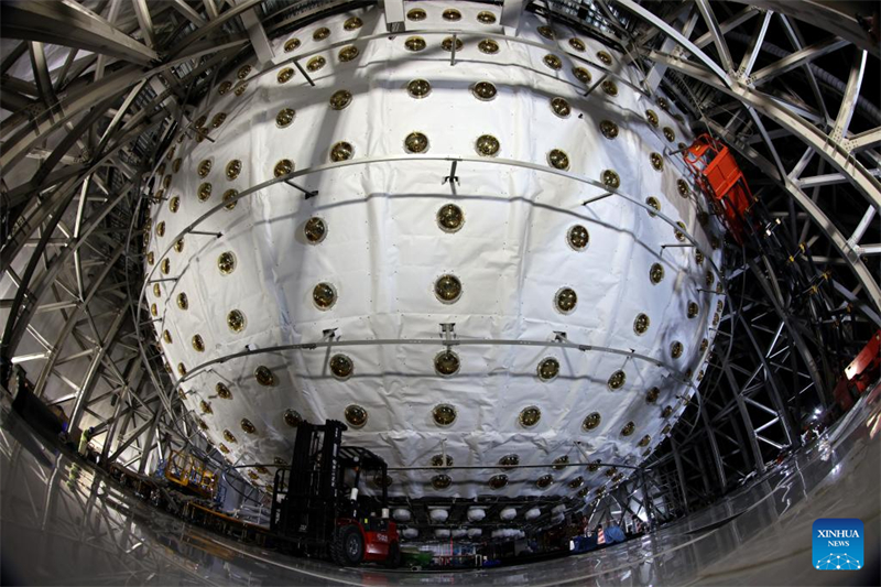 Observatório Subterrâneo de Neutrinos de Jiangmen em construção